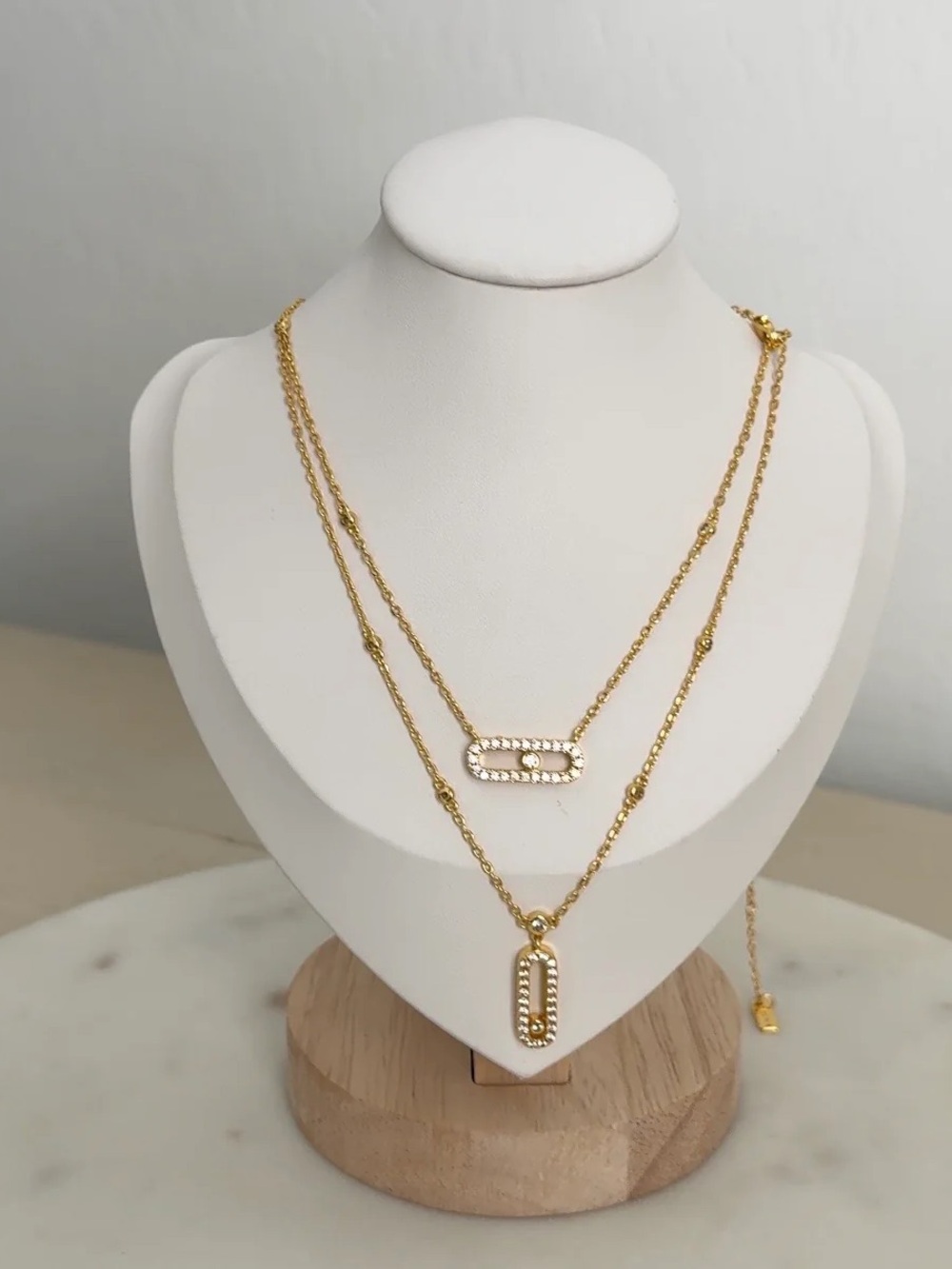 Gold Layered Oval Link Pendant Necklace - Women Jewelry
